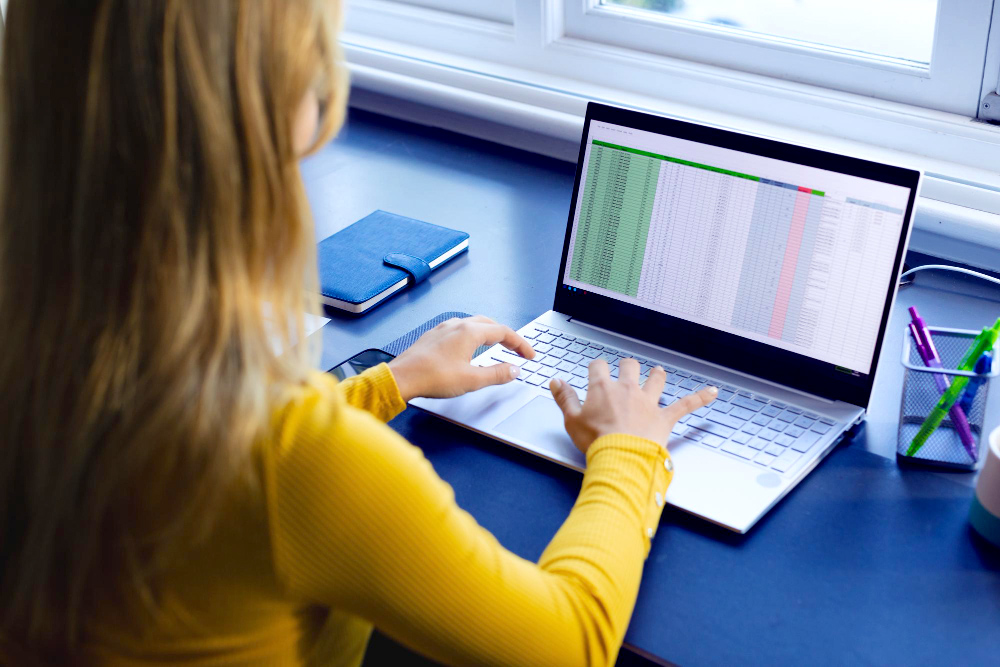 girl-on-the-desk